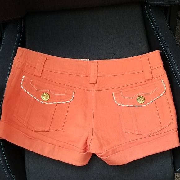 Toi et Moi Shorts - Picture 2 of 2